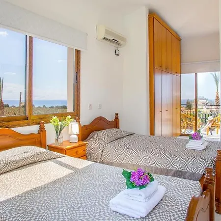 In Sleeps 6 Includes Swimming Pool Air Con And Wifi 9 7 Peyia