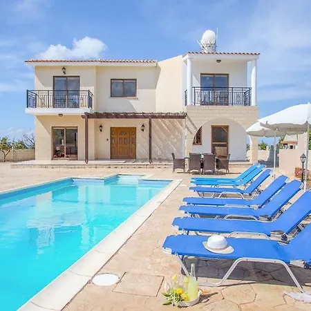 In Sleeps 6 Includes Swimming Pool Air Con And Wifi 9 7 Villa *