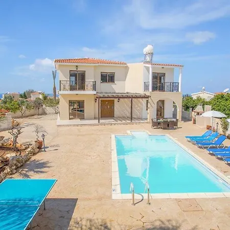 In Sleeps 6 Includes Swimming Pool Air Con And Wifi 9 7 Peyia