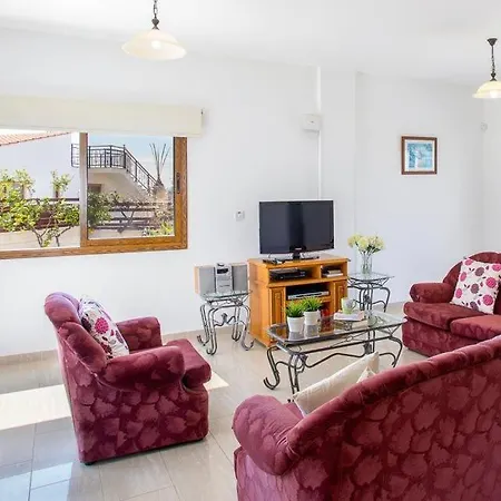 In Sleeps 6 Includes Swimming Pool Air Con And Wifi 9 7 빌라 *