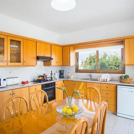In Sleeps 6 Includes Swimming Pool Air Con And Wifi 9 7 * 페이야