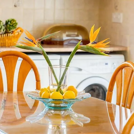 In Sleeps 6 Includes Swimming Pool Air Con And Wifi 9 7 *