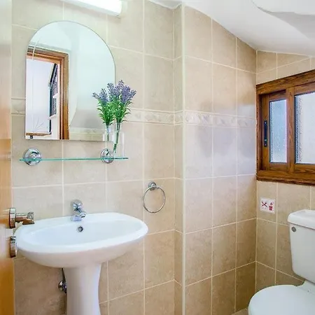 빌라 In Sleeps 6 Includes Swimming Pool Air Con And Wifi 9 7