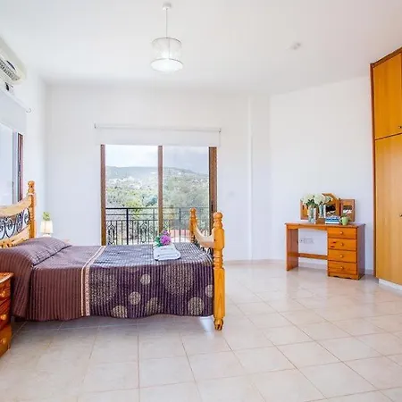 In Sleeps 6 Includes Swimming Pool Air Con And Wifi 9 7 Villa Peyia