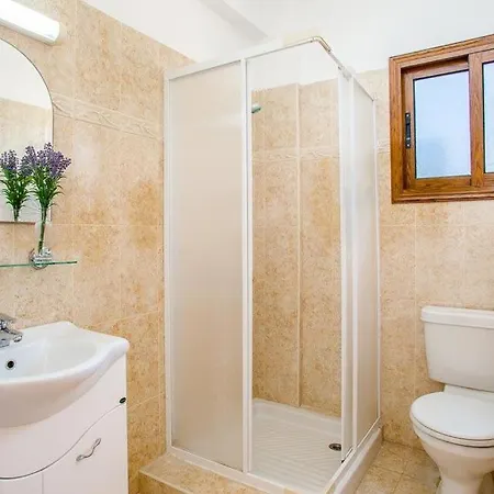 In Sleeps 6 Includes Swimming Pool Air Con And Wifi 9 7
